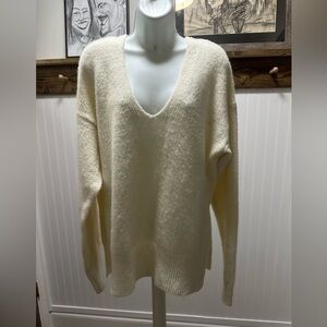 Highland Park Cream Oversized Deep V-Neck Sweater with Relaxed Fit Sz Large